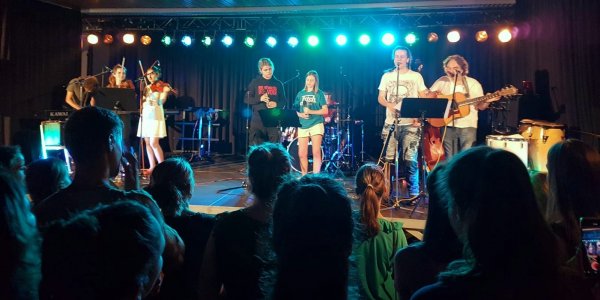 &quot;Martin und die Schrays&quot;: Eine Schüler-Lehrer-Band die rockt